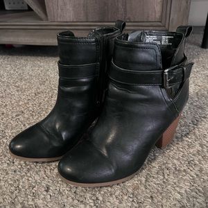Black booties w/ chunky heel